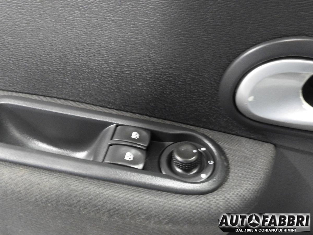 Renault Clio 1.2 16V 5 porte GPL Dynamique (19)