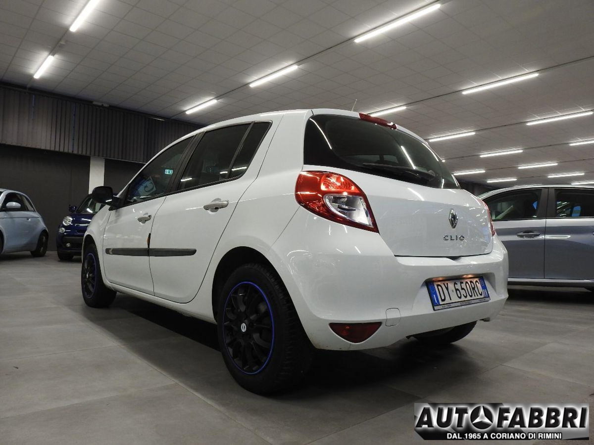 Renault Clio 1.2 16V 5 porte GPL Dynamique (2)
