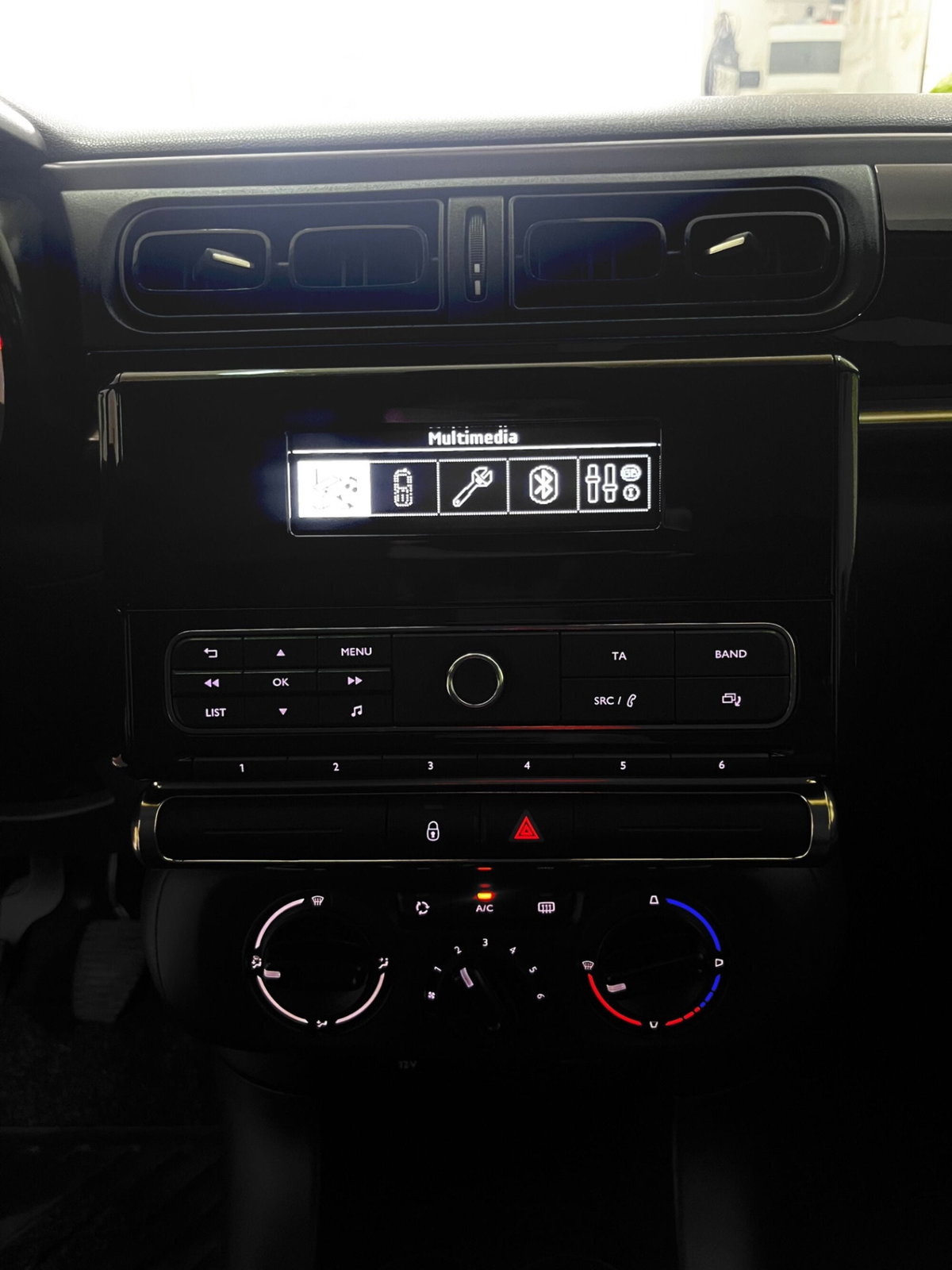 Citroen C3 BlueHDi 100 S&S Van Feel (10)