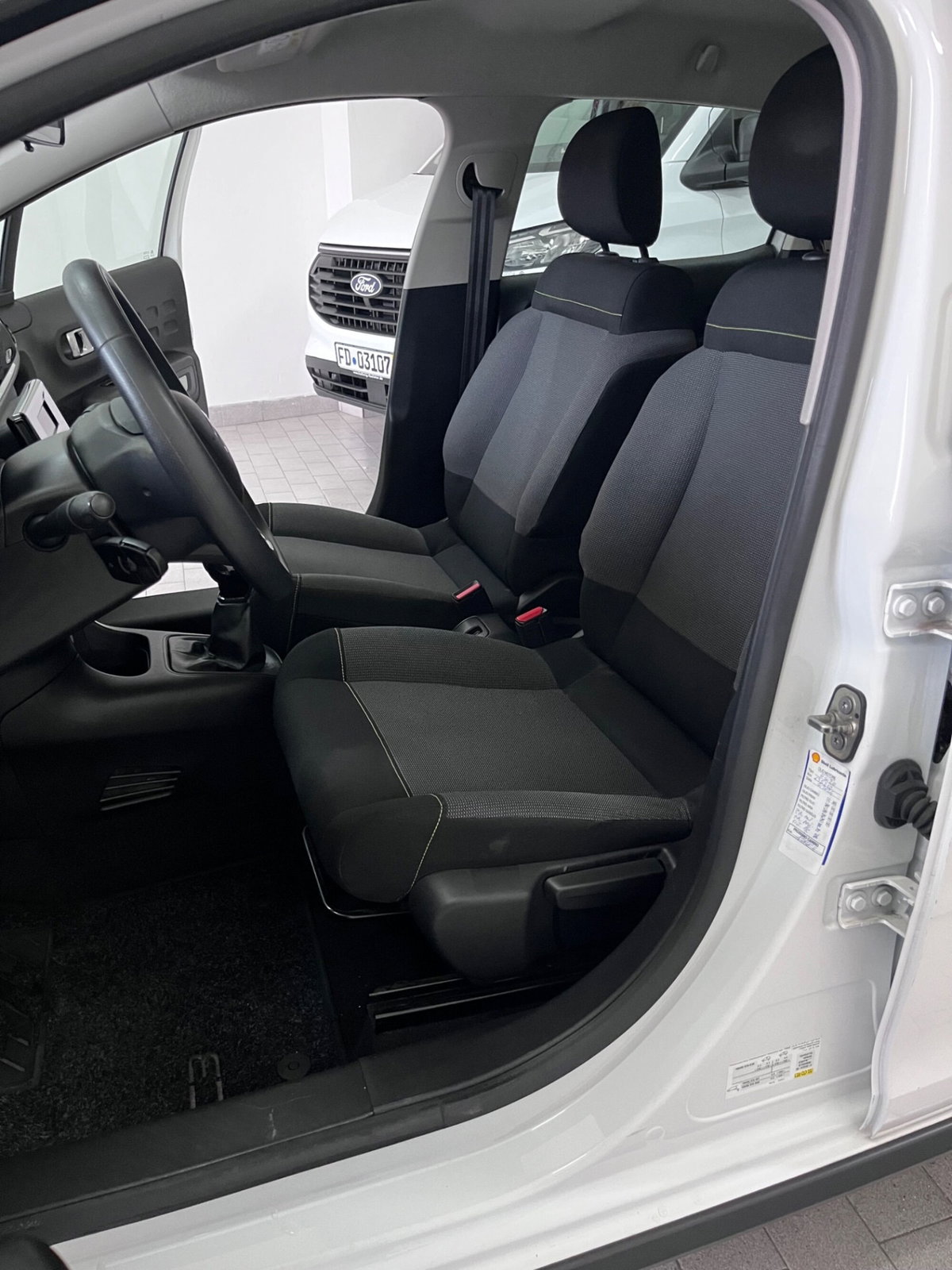 Citroen C3 BlueHDi 100 S&S Van Feel (6)