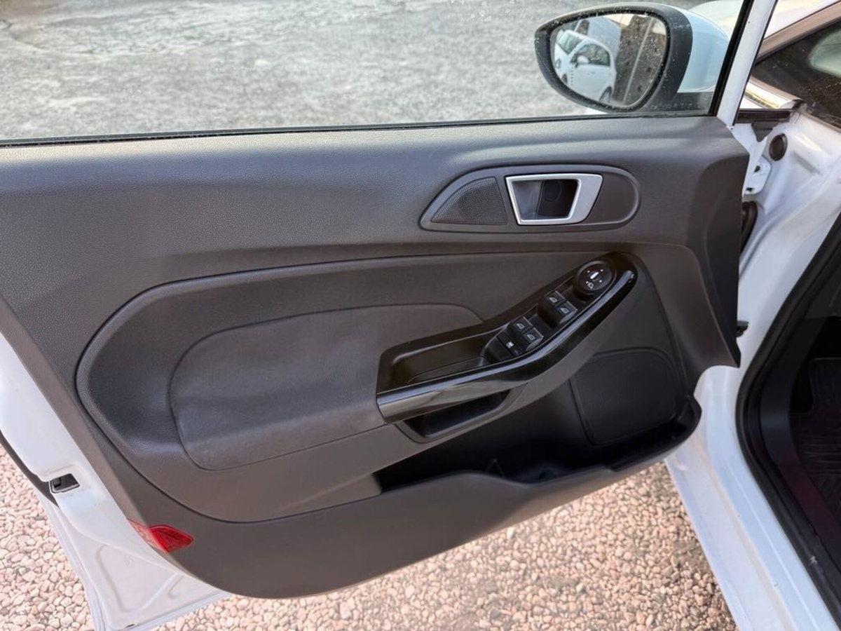 Ford Fiesta 1.5 TDCi 75CV 5 porte Titanium (15)