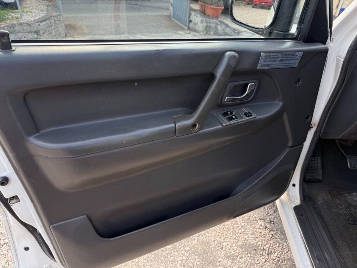 Mitsubishi Pajero 2.5 TDI GLX (12)