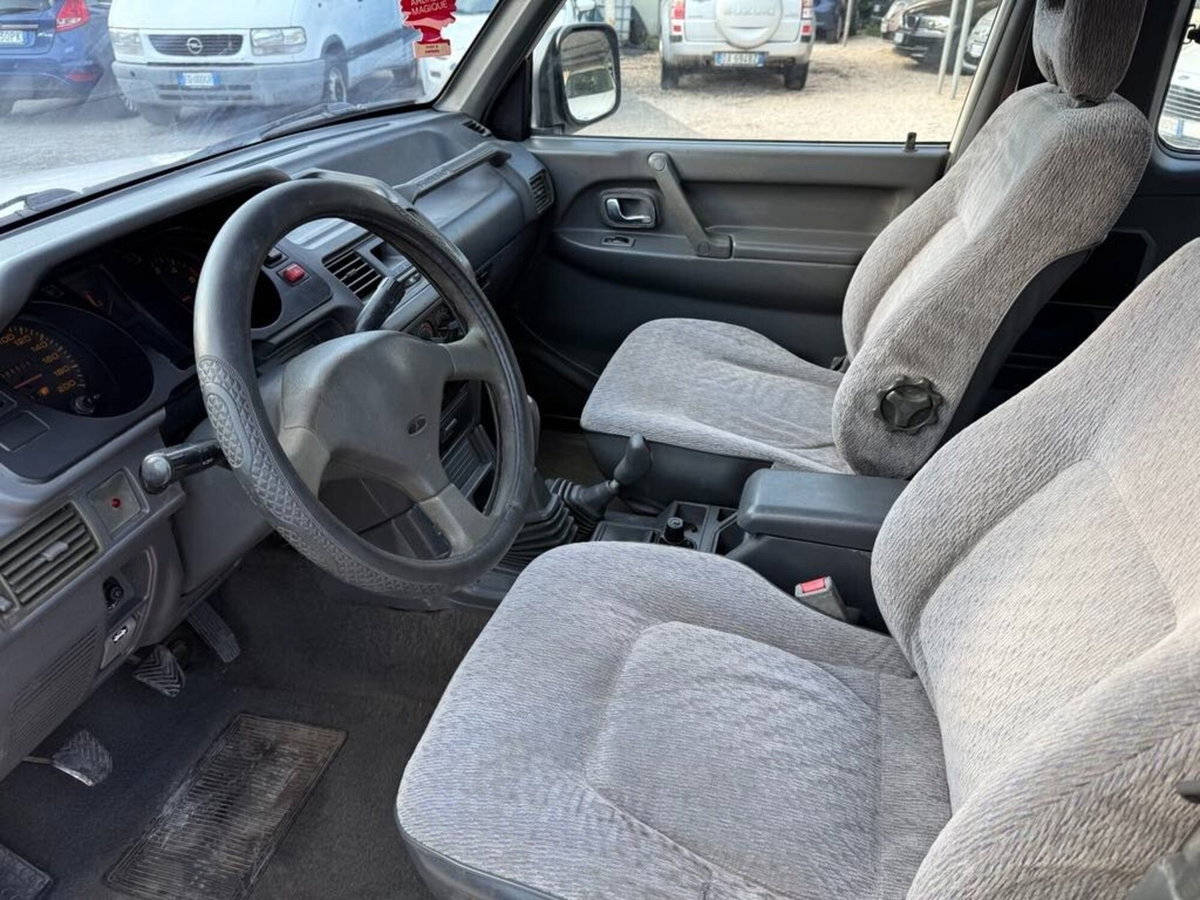 Mitsubishi Pajero 2.5 TDI GLX (13)