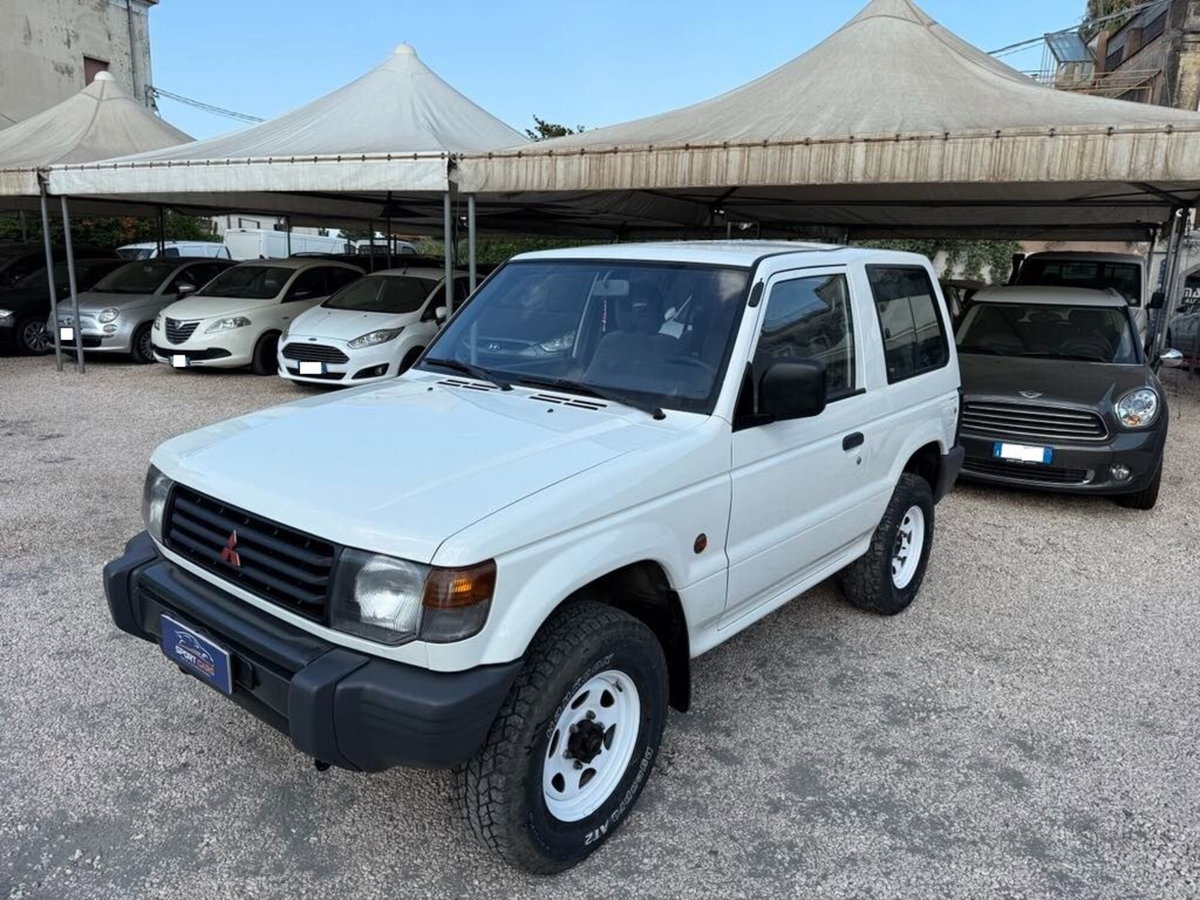 Mitsubishi Pajero 2.5 TDI GLX (2)