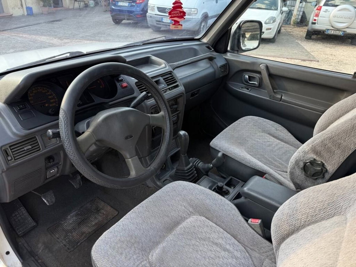 Mitsubishi Pajero 2.5 TDI GLX (9)