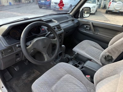 Mitsubishi Pajero 2.5 TDI GLX (9)