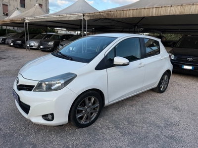 Toyota Yaris 1.D-4D 5 porte Style (2)