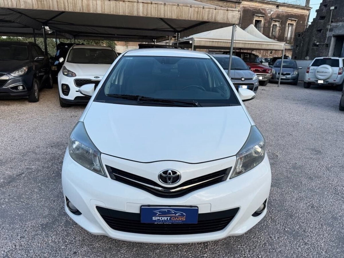 Toyota Yaris 1.D-4D 5 porte Style (3)