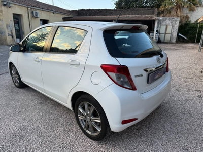 Toyota Yaris 1.D-4D 5 porte Style (6)