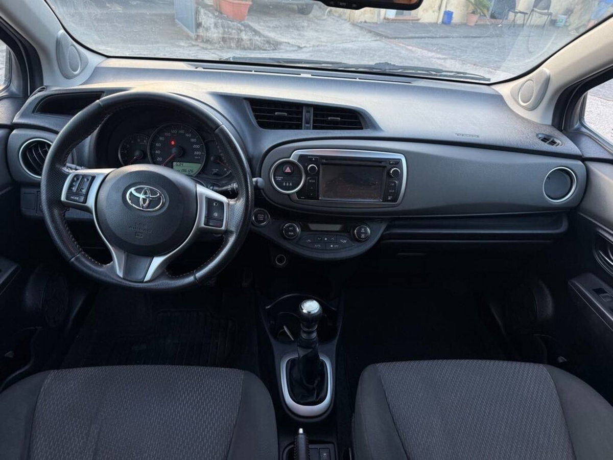 Toyota Yaris 1.D-4D 5 porte Style (7)