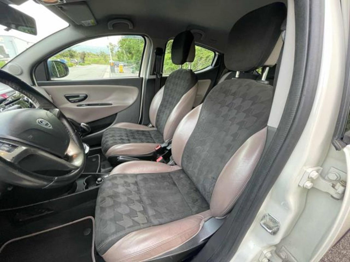 Lancia Ypsilon 1.3 MJT 16V 95 CV 5 porte S&S Elle (8)