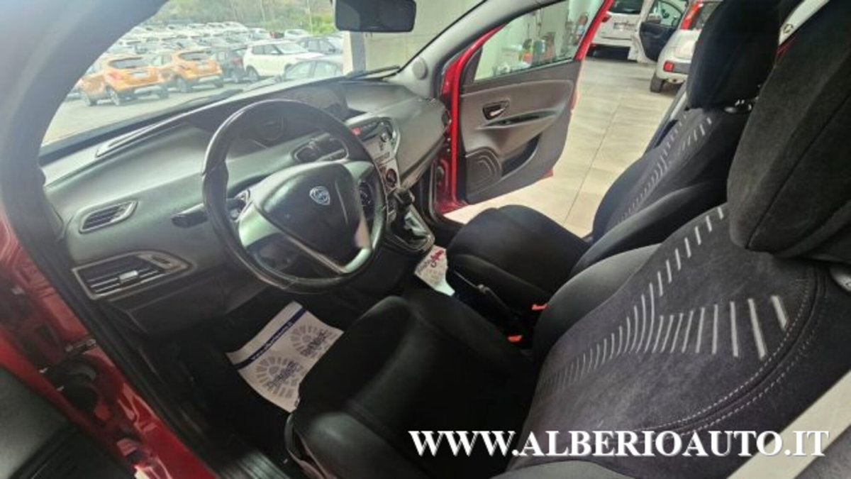 Lancia Ypsilon 1.2 69 CV 5 porte Gold (13)