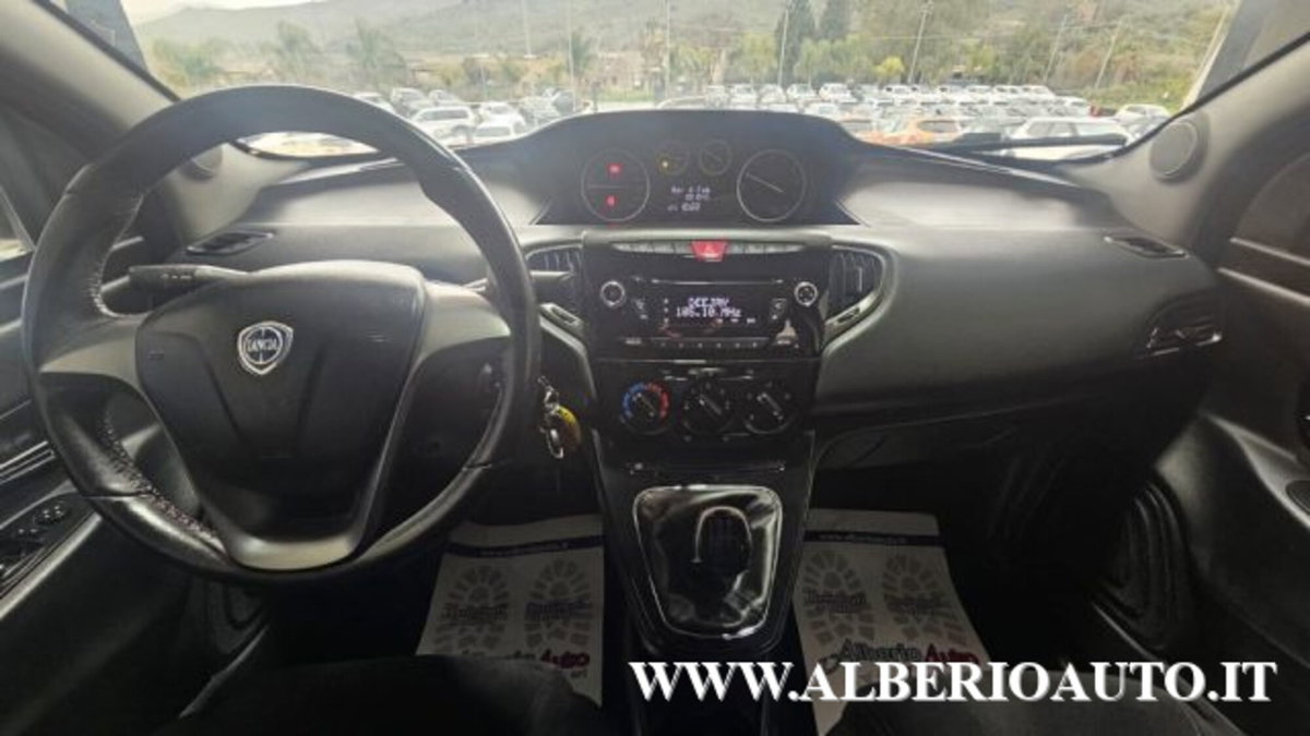Lancia Ypsilon 1.2 69 CV 5 porte Gold (17)