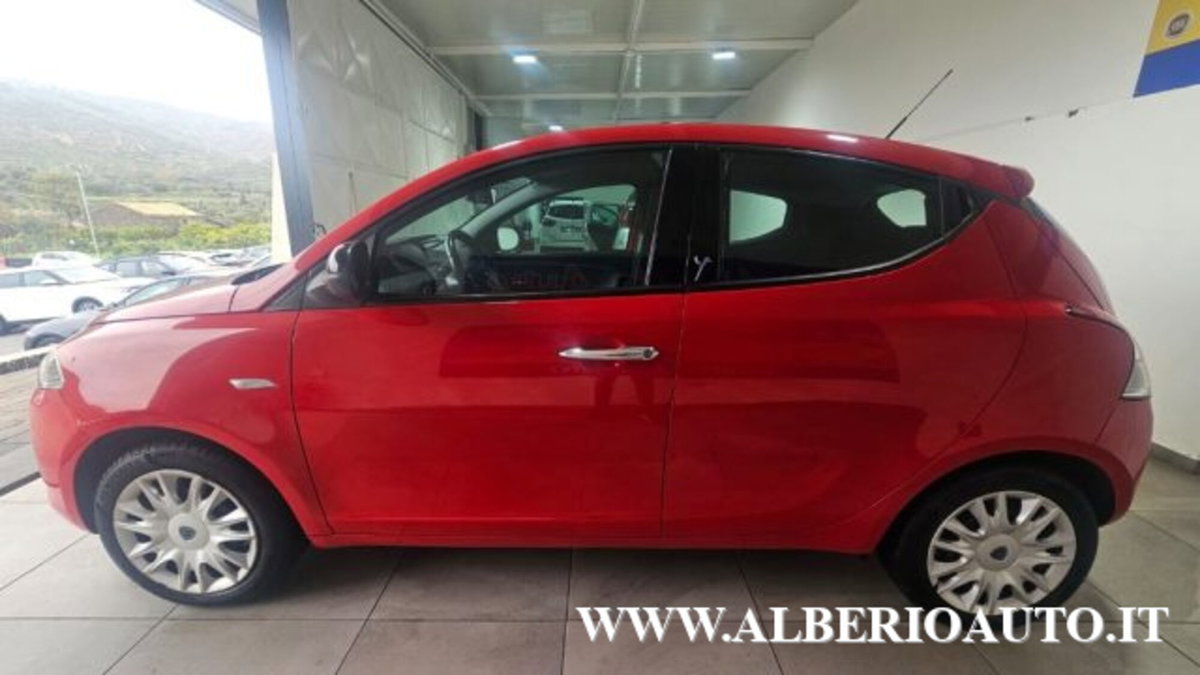Lancia Ypsilon 1.2 69 CV 5 porte Gold (5)