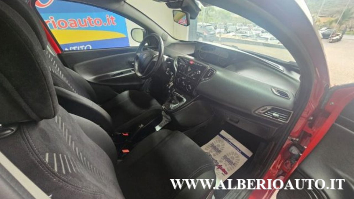 Lancia Ypsilon 1.2 69 CV 5 porte Gold (8)