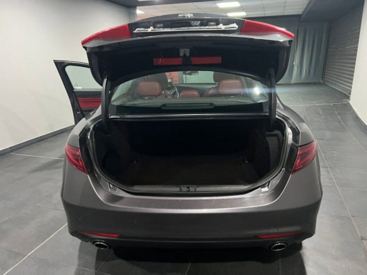 Alfa Romeo Giulia 2.2 Turbodiesel 180 CV AT8 Super (13)