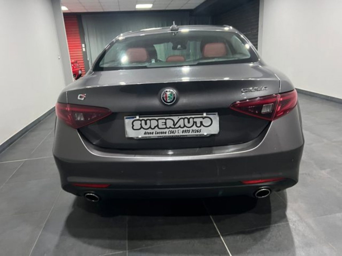 Alfa Romeo Giulia 2.2 Turbodiesel 180 CV AT8 Super (4)