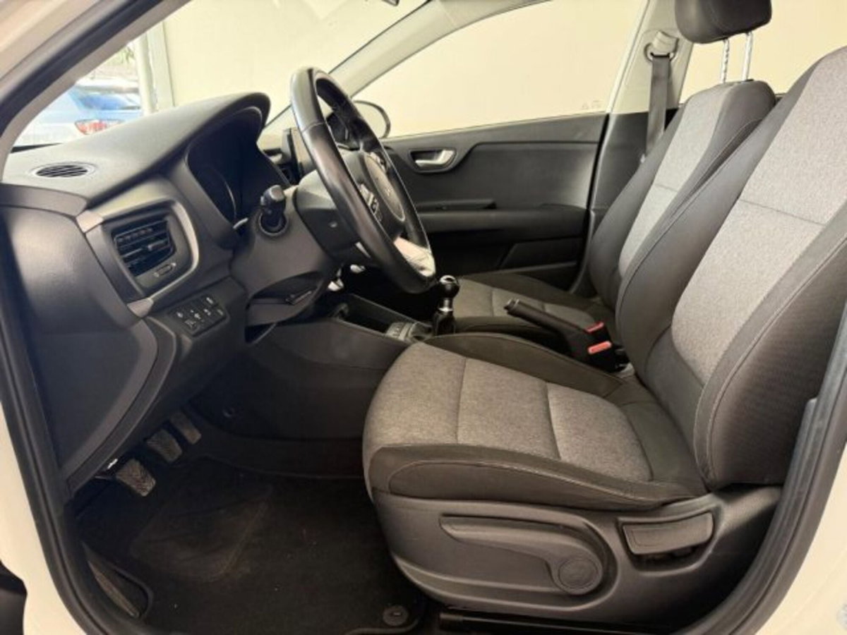 Kia Stonic 1.2 DPI Urban (17)
