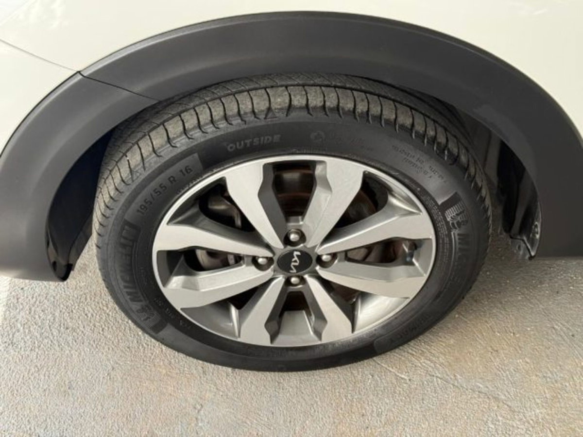 Kia Stonic 1.2 DPI Urban (19)