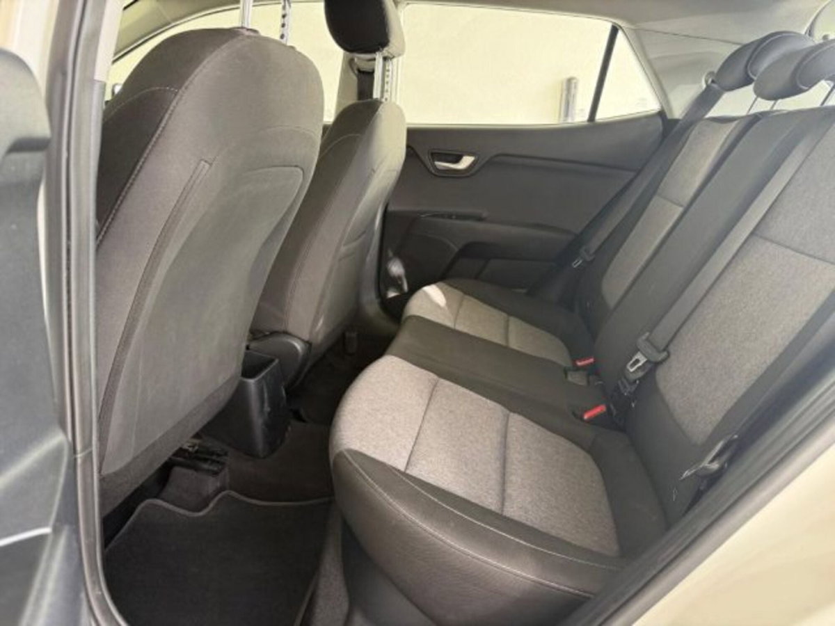 Kia Stonic 1.2 DPI Urban (7)