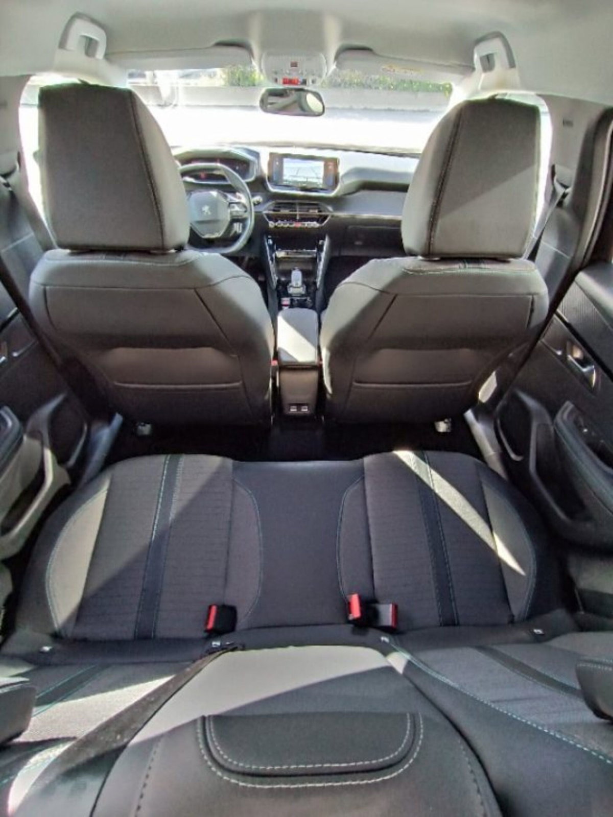 Peugeot 2008 BlueHDi 130 S&S EAT8 Allure Pack (12)