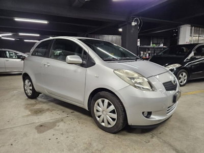 Toyota Yaris 1.3 3 porte (3)