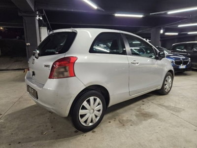 Toyota Yaris 1.3 3 porte (4)