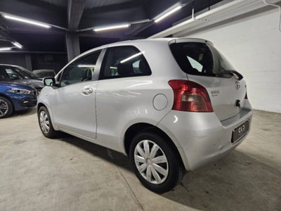 Toyota Yaris 1.3 3 porte (6)