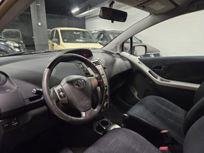 Toyota Yaris 1.3 3 porte (7)
