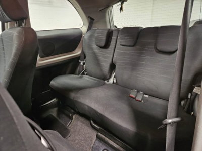 Toyota Yaris 1.3 3 porte (8)