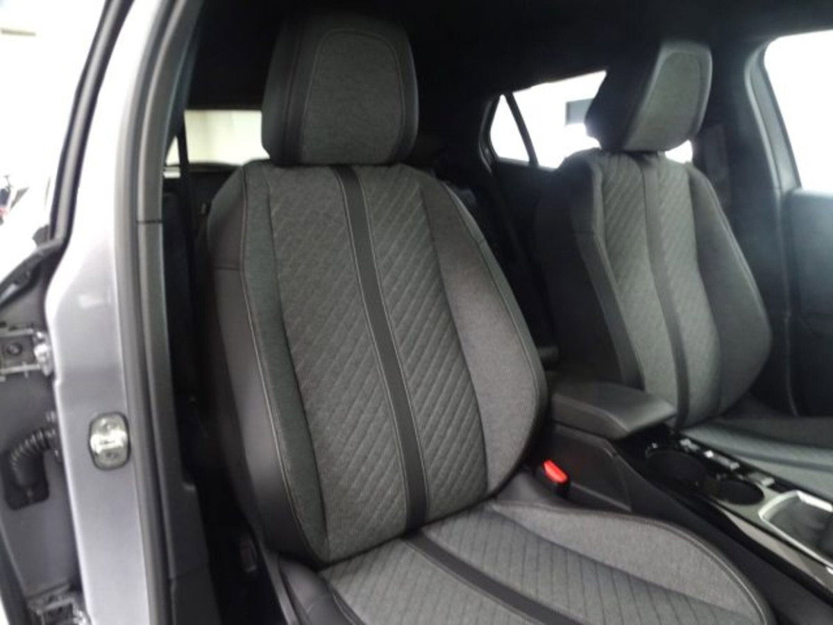 Peugeot 2008 PureTech 100 S&S Allure (17)