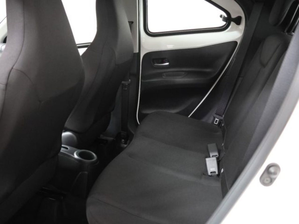 Toyota Aygo X 1.0 Lounge 72cv (10)