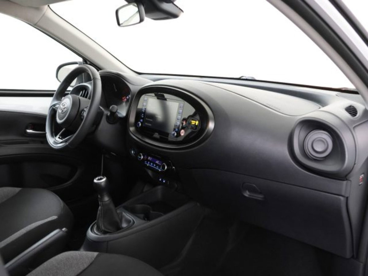 Toyota Aygo X 1.0 Lounge 72cv (12)