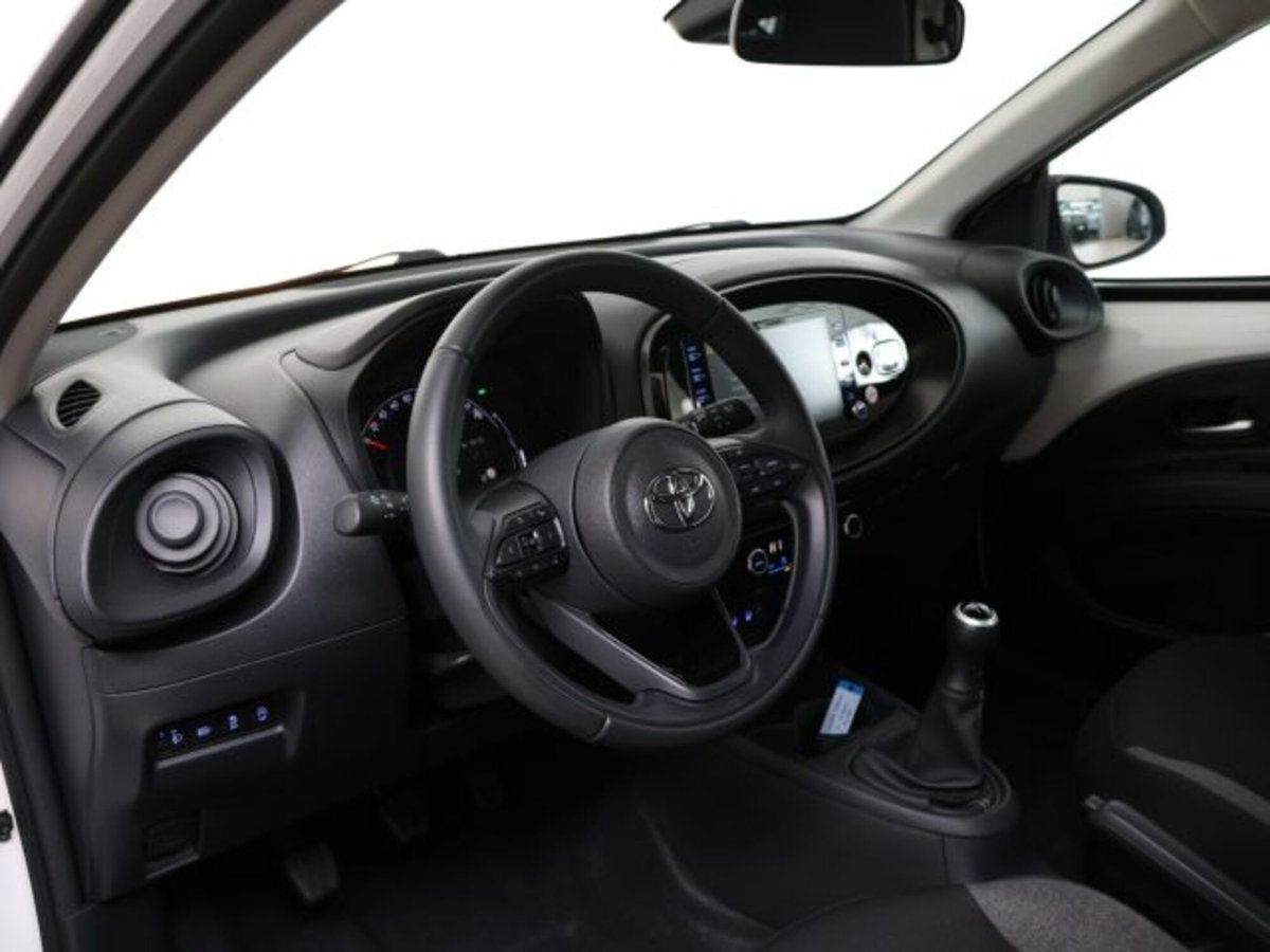 Toyota Aygo X 1.0 Lounge 72cv (9)