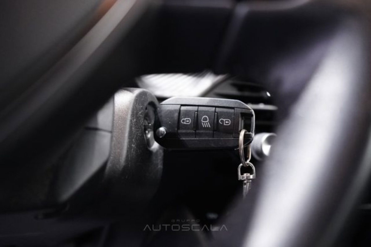 Peugeot 208 1.2 puretech Active s&s 75cv (15)