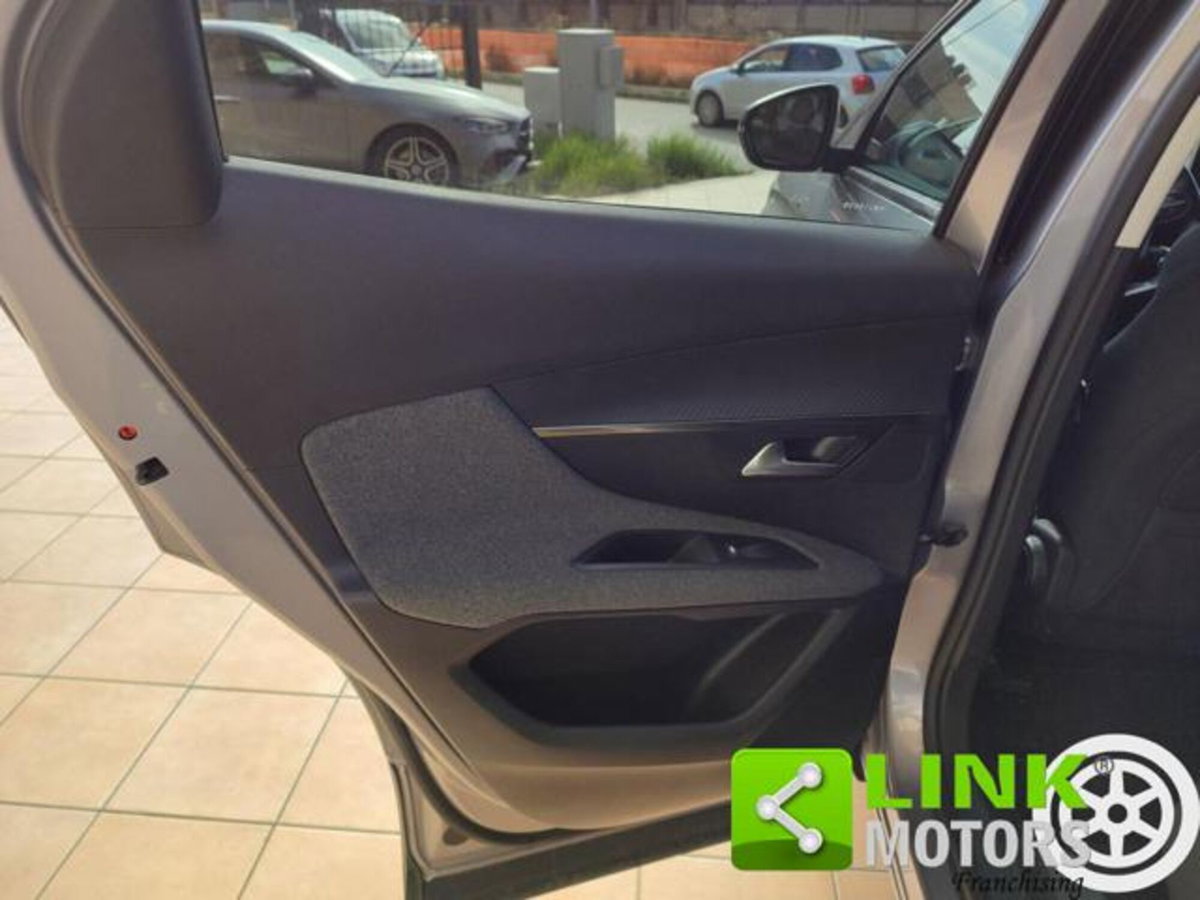Peugeot 3008 BlueHDi 120 EAT6 S&S Allure (16)