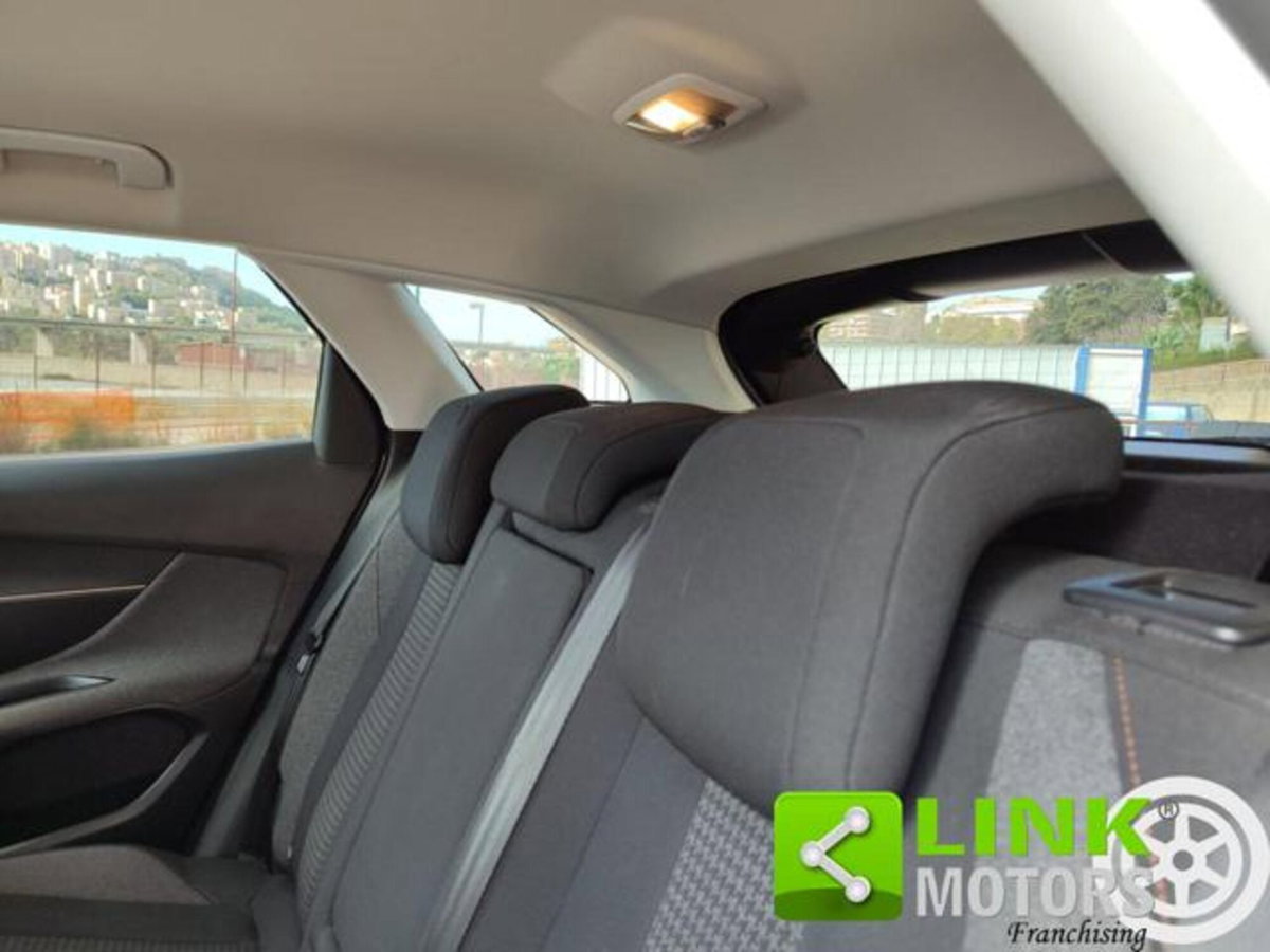 Peugeot 3008 BlueHDi 120 EAT6 S&S Allure (18)