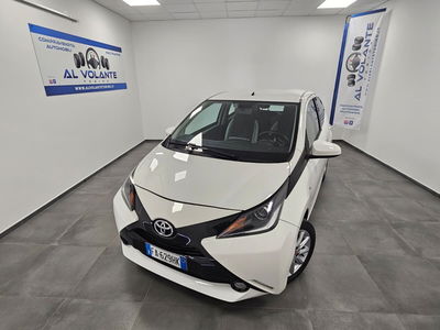 Toyota Aygo 1.0 VVT-i 69 CV 5 porte x-cool usata