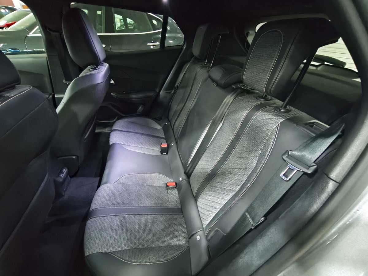 Peugeot 2008 BlueHDi 130 S&S EAT8 Allure Pack (11)