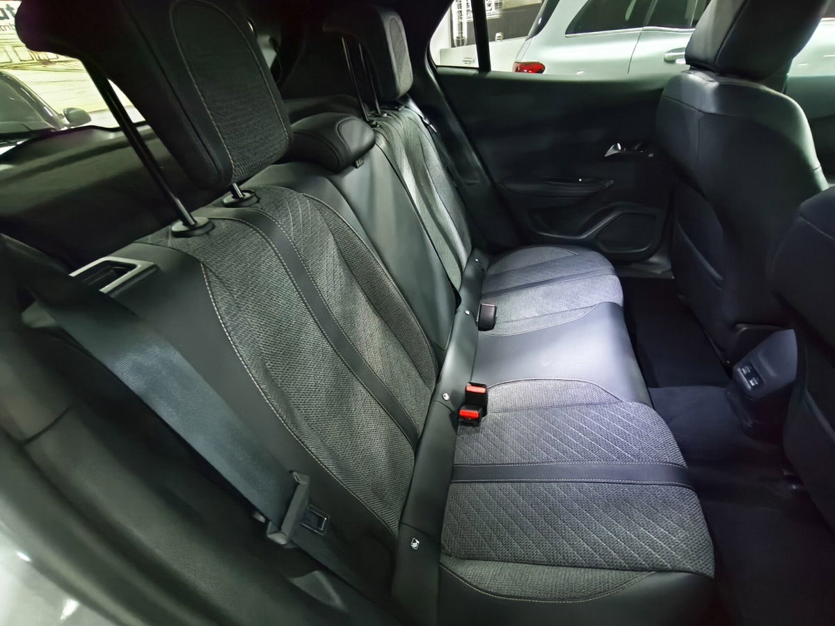 Peugeot 2008 BlueHDi 130 S&S EAT8 Allure Pack (14)