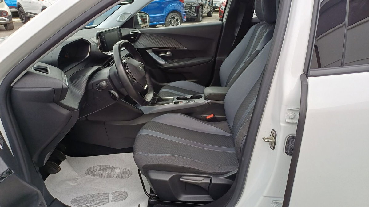 Peugeot 2008 PureTech 100 S&S Allure Pack (10)