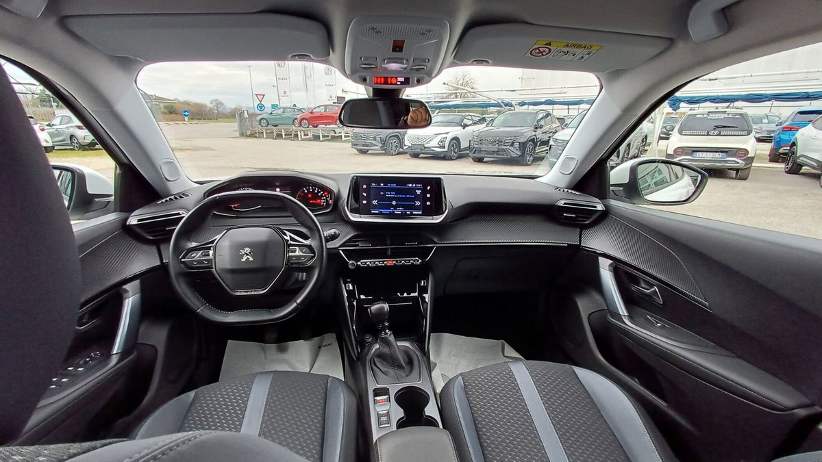 Peugeot 2008 PureTech 100 S&S Allure Pack (11)