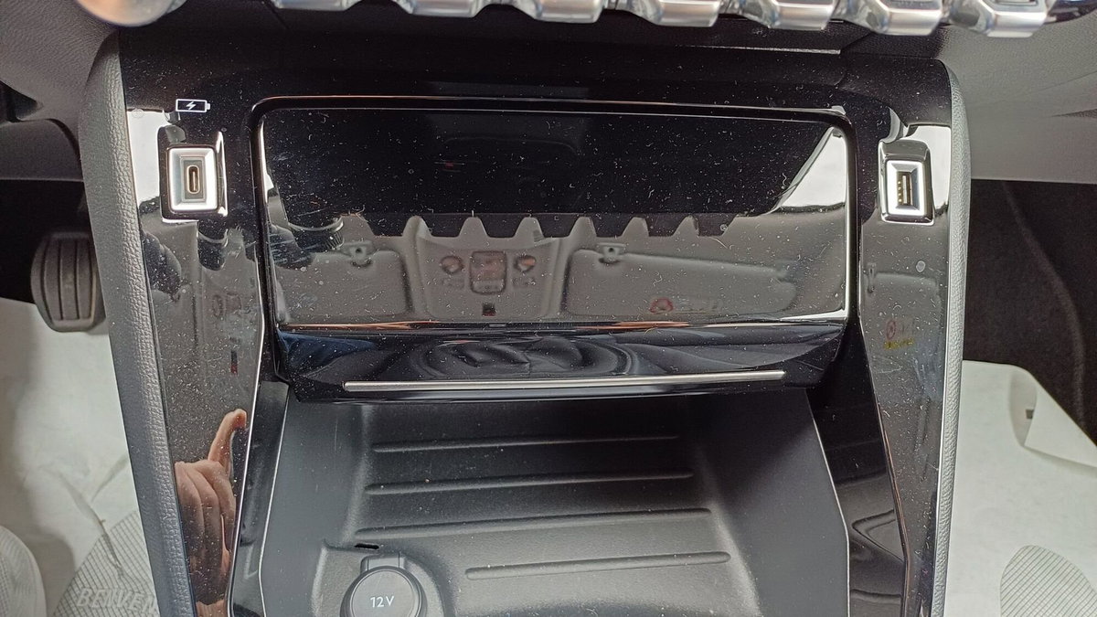 Peugeot 2008 PureTech 100 S&S Allure Pack (15)
