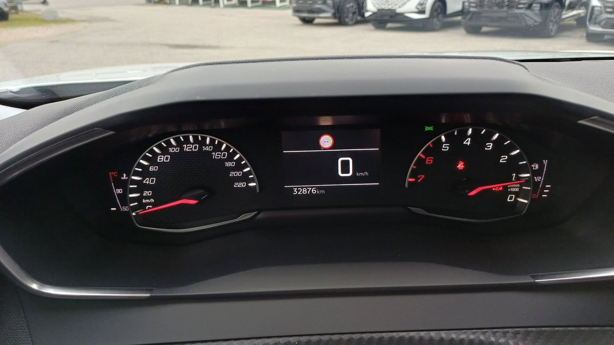 Peugeot 2008 PureTech 100 S&S Allure Pack (18)