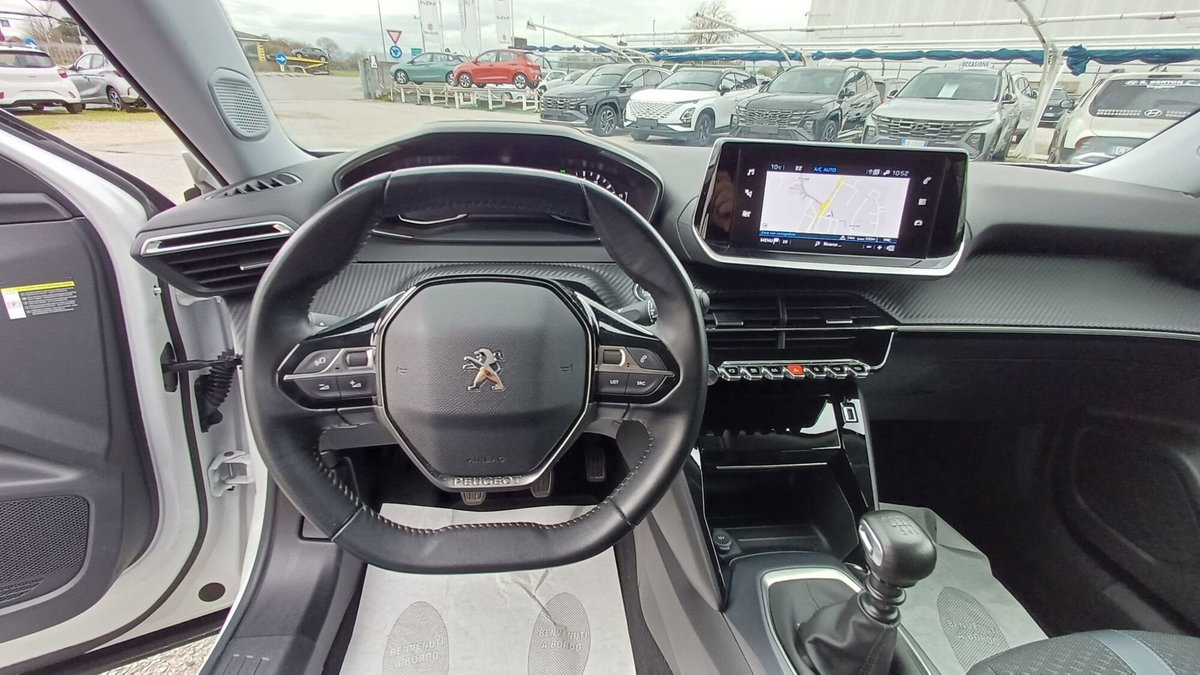 Peugeot 2008 PureTech 100 S&S Allure Pack (19)
