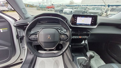 Peugeot 2008 PureTech 100 S&S Allure Pack (19)