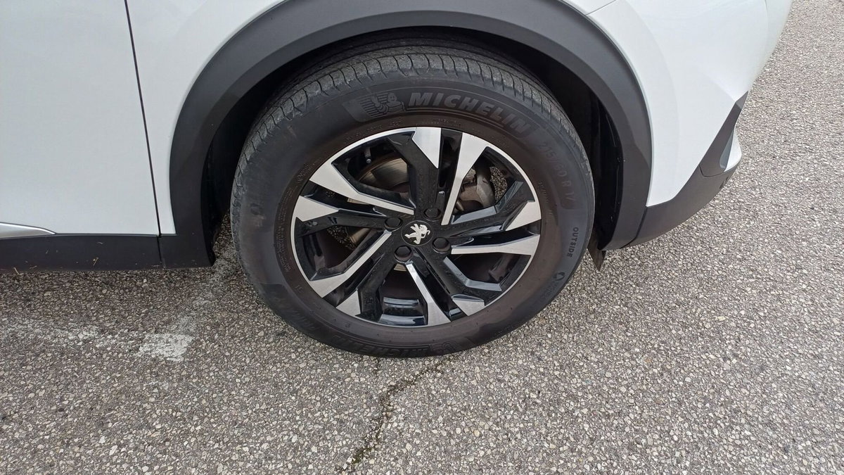 Peugeot 2008 PureTech 100 S&S Allure Pack (7)