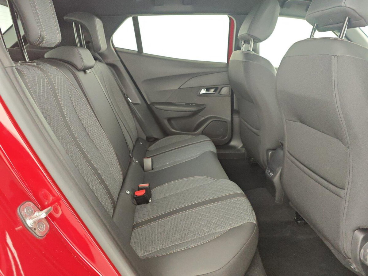 Peugeot 2008 PureTech 100 S&S Allure (16)