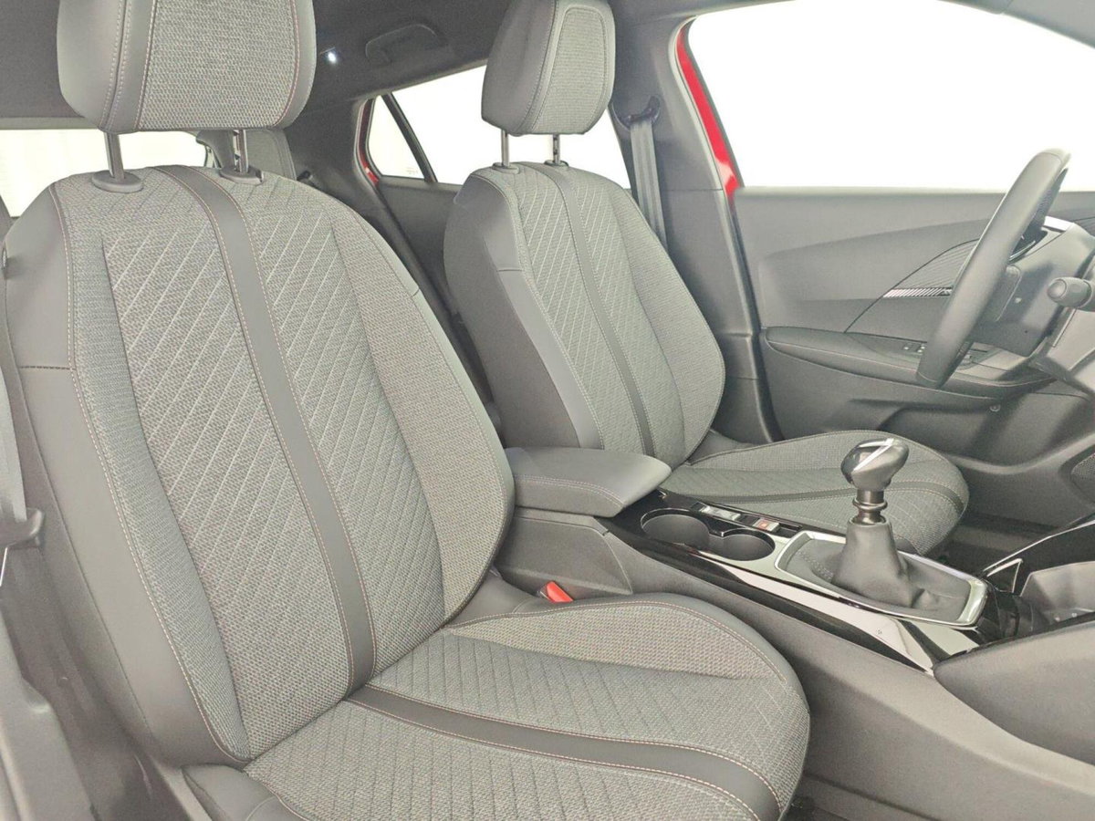Peugeot 2008 PureTech 100 S&S Allure (15)