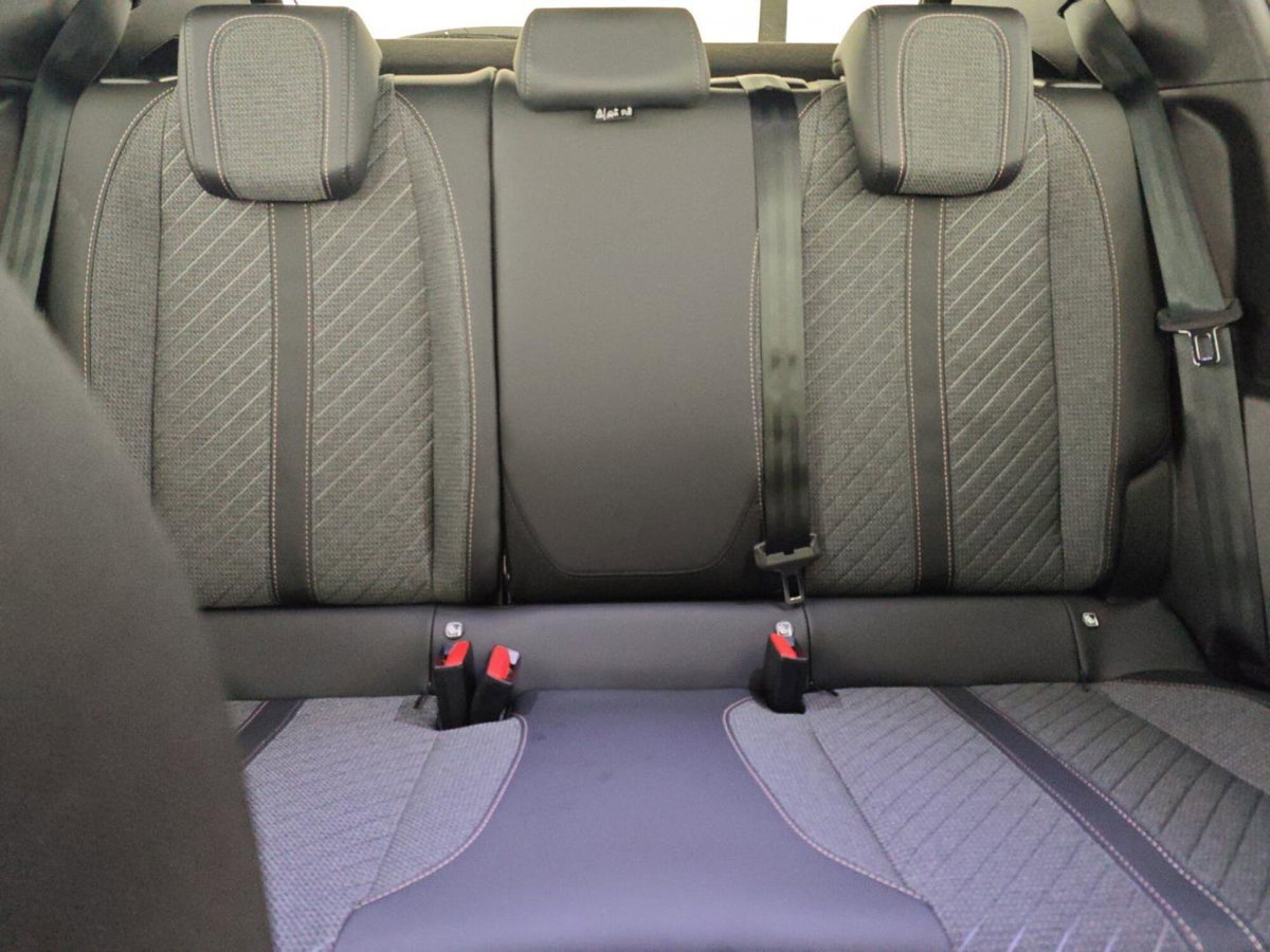 Peugeot 2008 PureTech 100 S&S Allure (16)